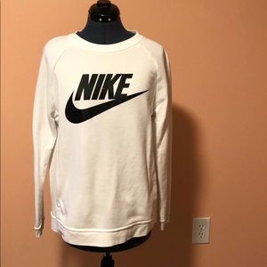 Women’s White nike sweatshirt